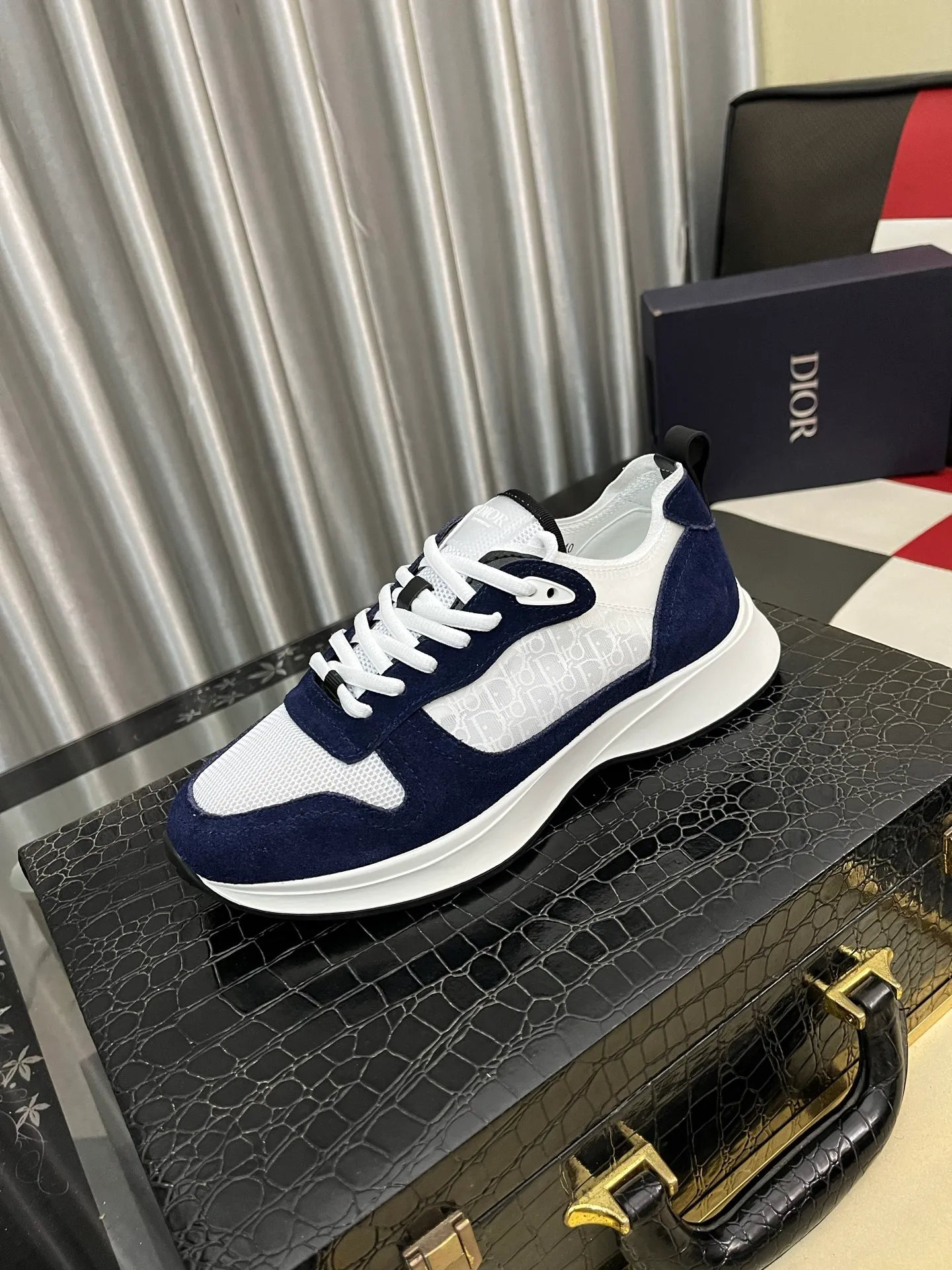 Men's shoes💰: 360⌚️⌚️[Dior] Dior's new men's genuine leather casual shoes, the highest version on the market, any comparison is welcome🆚! The original leather has excellent texture and is super high-end! Fetal sheep net lining imported from Italy, removable pad! Luxurious materials and fine workmanship, highly recommended! Code number: 38-444️⃣Colors available